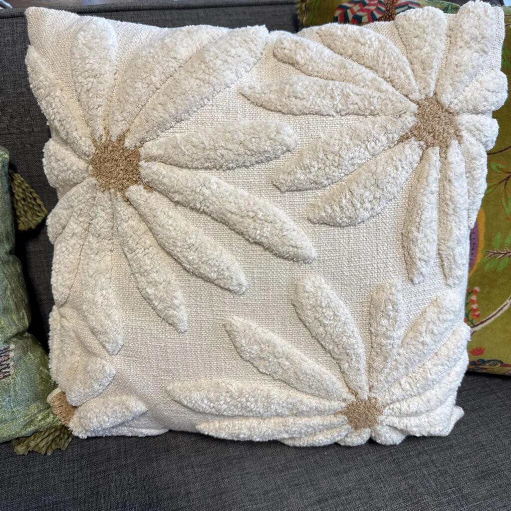 18' COTTON SLUB WITH TUFTED FLOWERS
