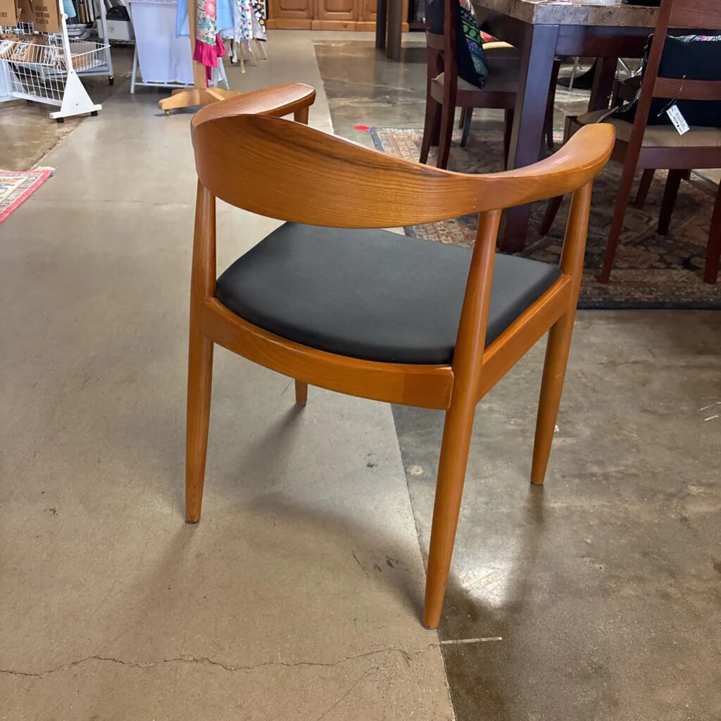 MCM Presidential Arm Chair - Image 4