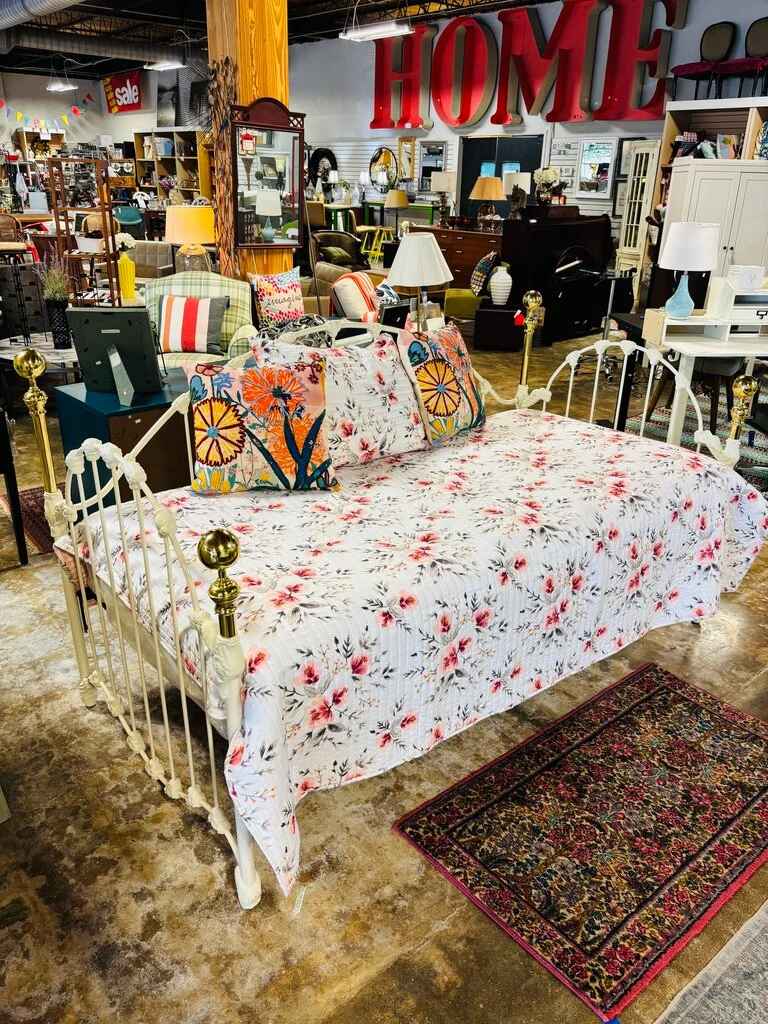Metal/Brass Daybed - Image 2