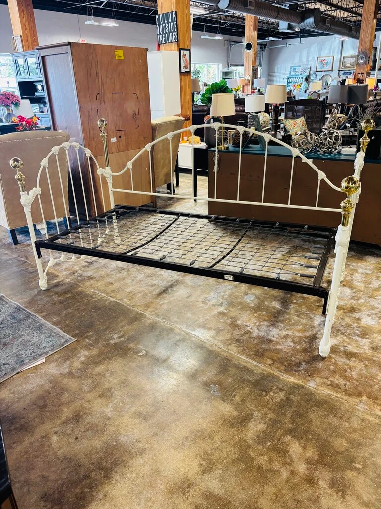Metal/Brass Daybed - Image 4