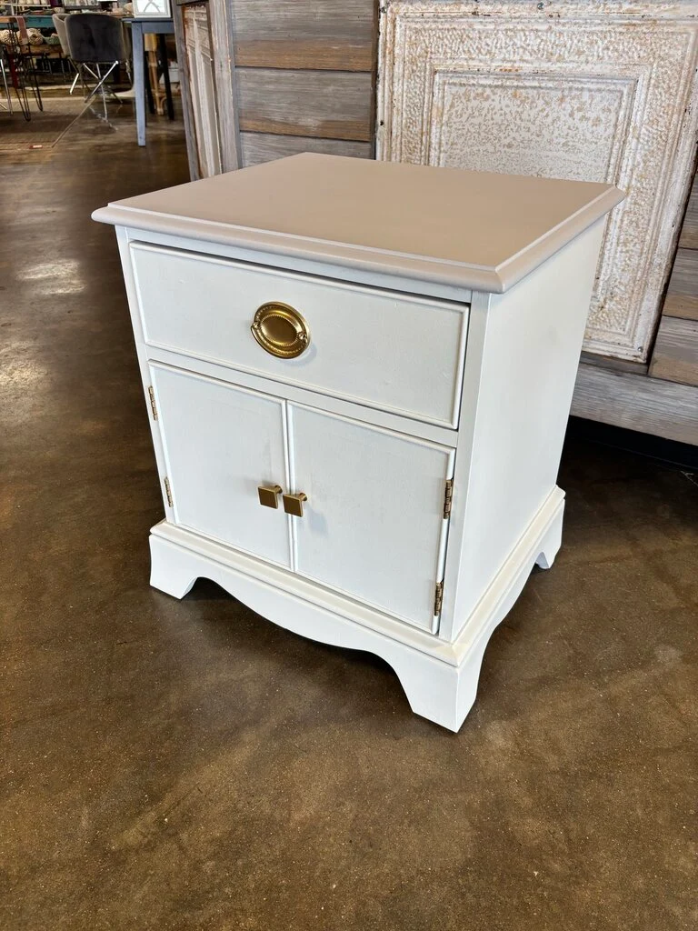 Painted Nightstand 21.5 X 17.5 X 24 - Image 2