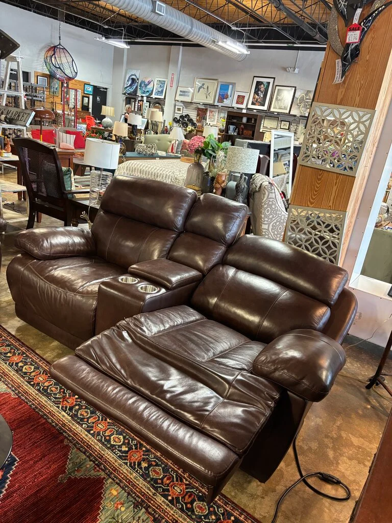 Power Reclining Loveseat with Console - Image 4