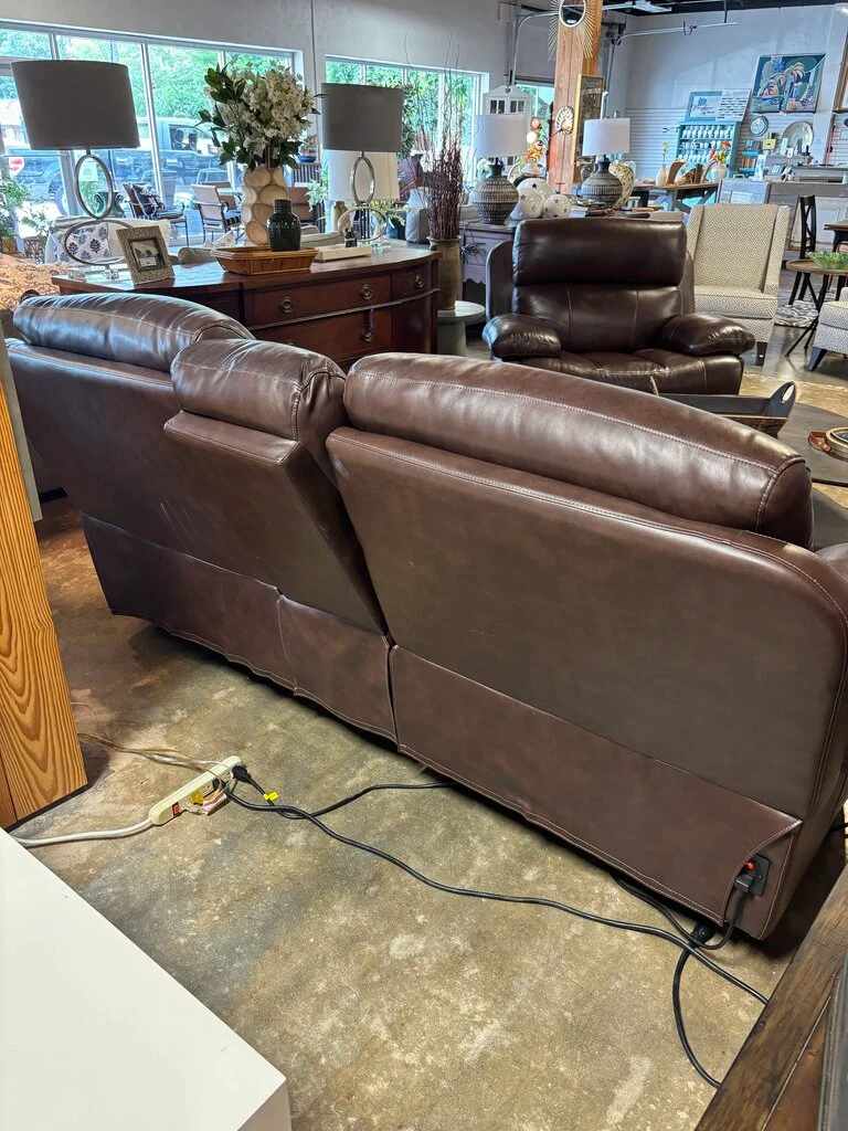 Power Reclining Loveseat with Console - Image 9