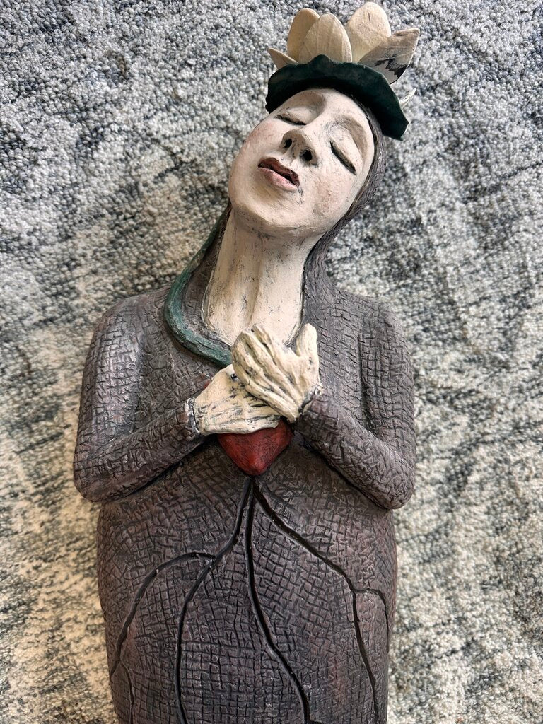 Sculpture Woman Holding Her Heart - Image 2