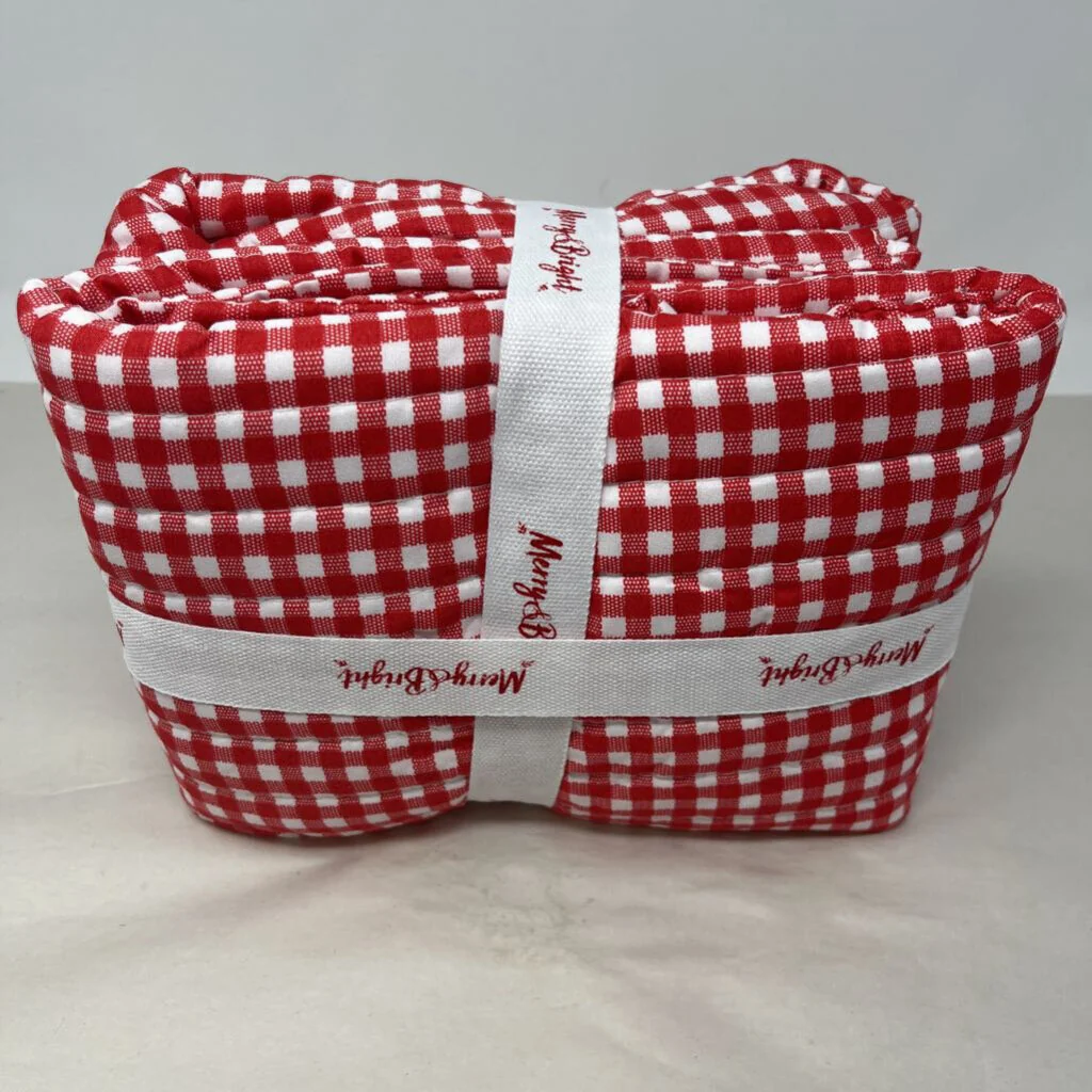 Set 2 Checkered Red Euro Shams - Image 3