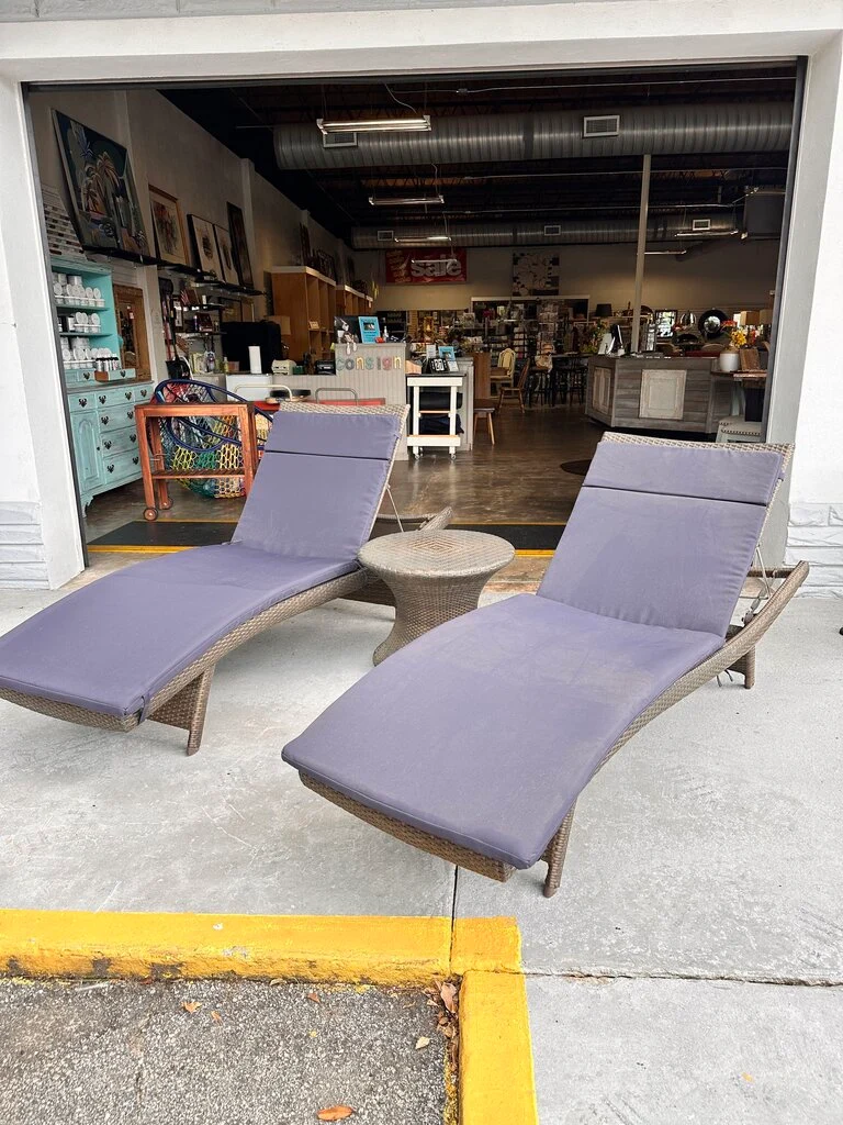 Set 3 Frontgate Chaise & Table - Image 3