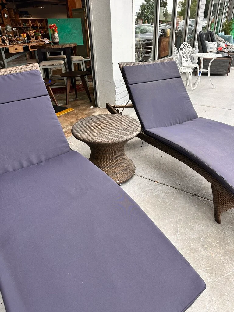 Set 3 Frontgate Chaise & Table - Image 4