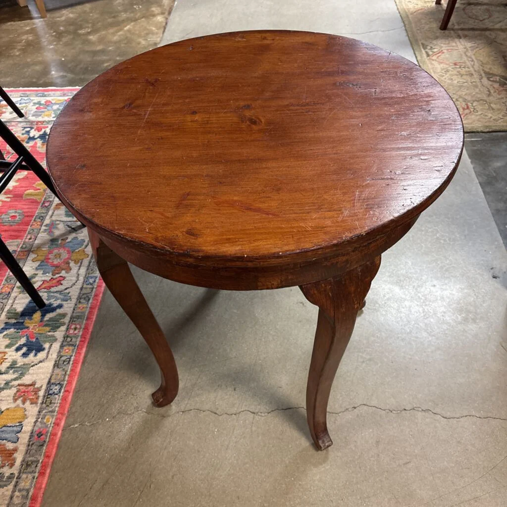 Vintage Round Accent Table 28.5"R 30"H - Image 2