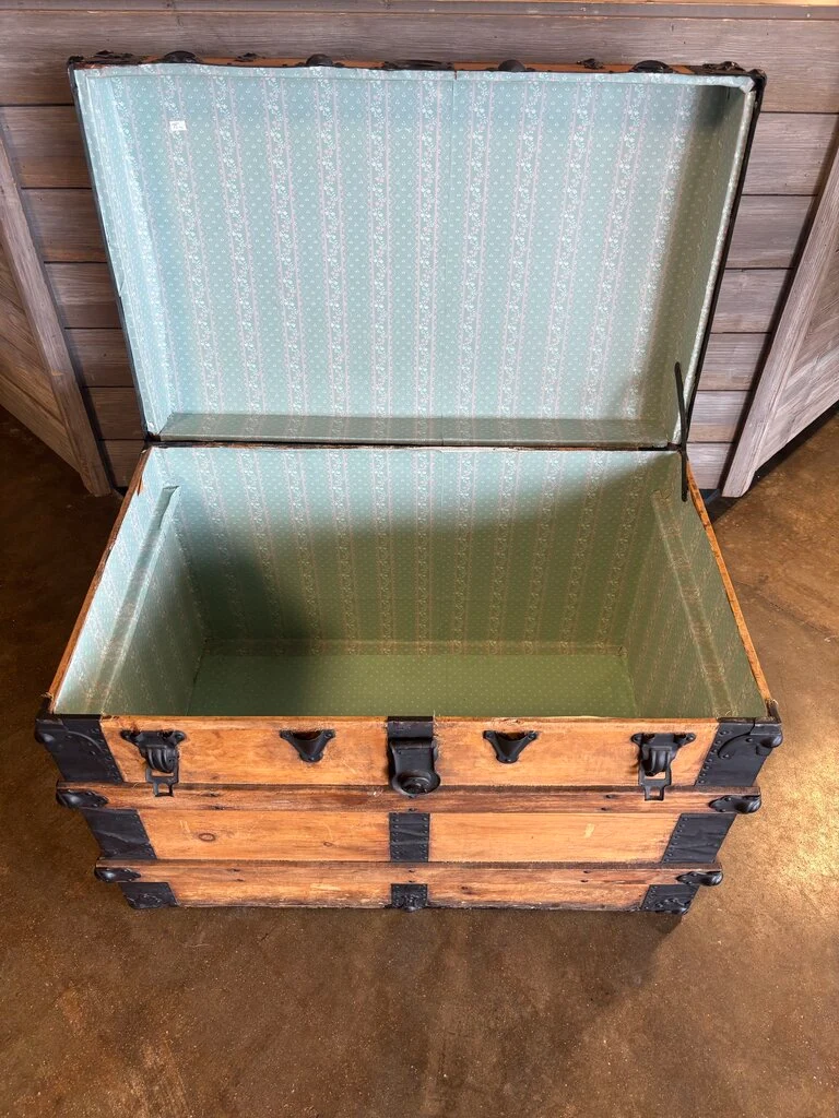 Vintage Wood/Metal Storage Trunk 32.5 X 20 X 22.5 - Image 4